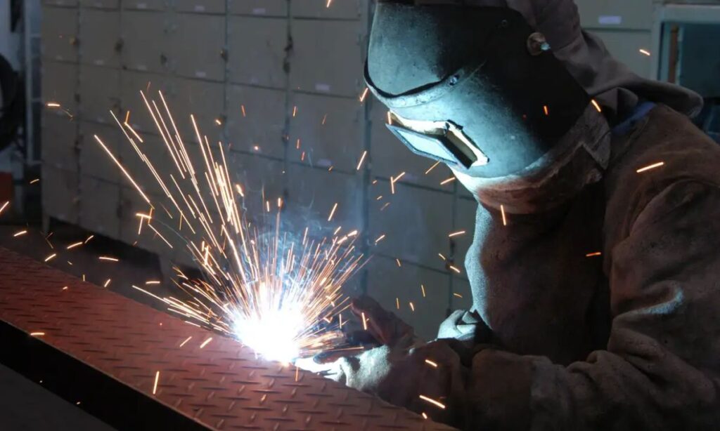 Setores que Impulsionam a Recuperação de Empregos em Minas Gerais em 2026