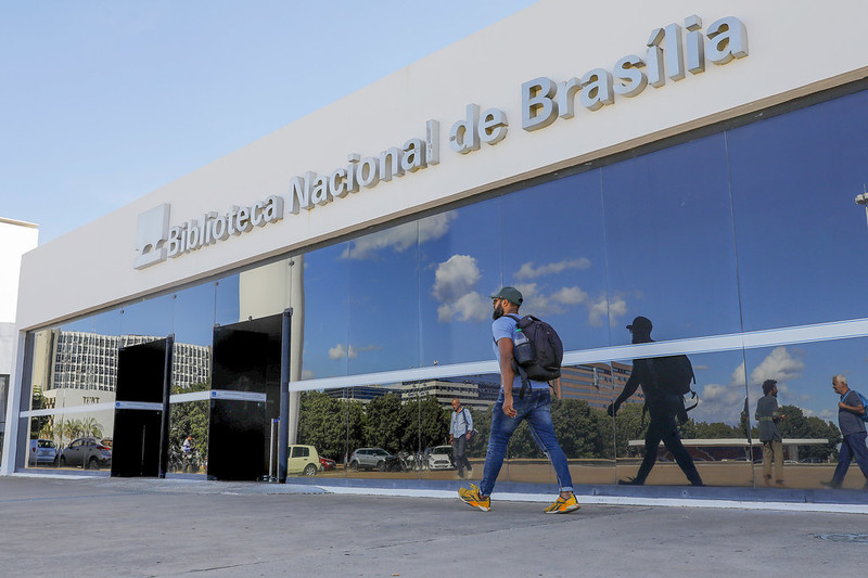 Aumento nos Empréstimos da Biblioteca Nacional de Brasília Reflete Interesse Crescente pela Leitura Aumento nos Empréstimos da Biblioteca Nacional de Brasília Reflete Interesse Crescente pela Leitura