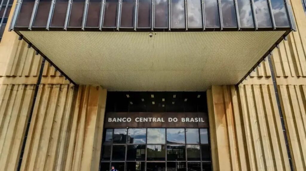 Copom Reduz Juros para 14,50% e Avisa Sobre Riscos Inflacionários; FIEMG Preocupa-se com Economia e Empregos Copom Reduz Juros para 14,50% e Avisa Sobre Riscos Inflacionários; FIEMG Preocupa-se com Economia e