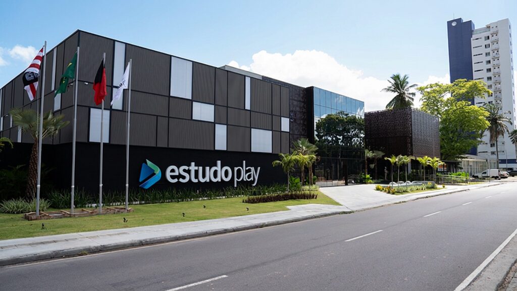 Empresa Paraibana Faz História no Guinness com Recorde de Correção de Redações