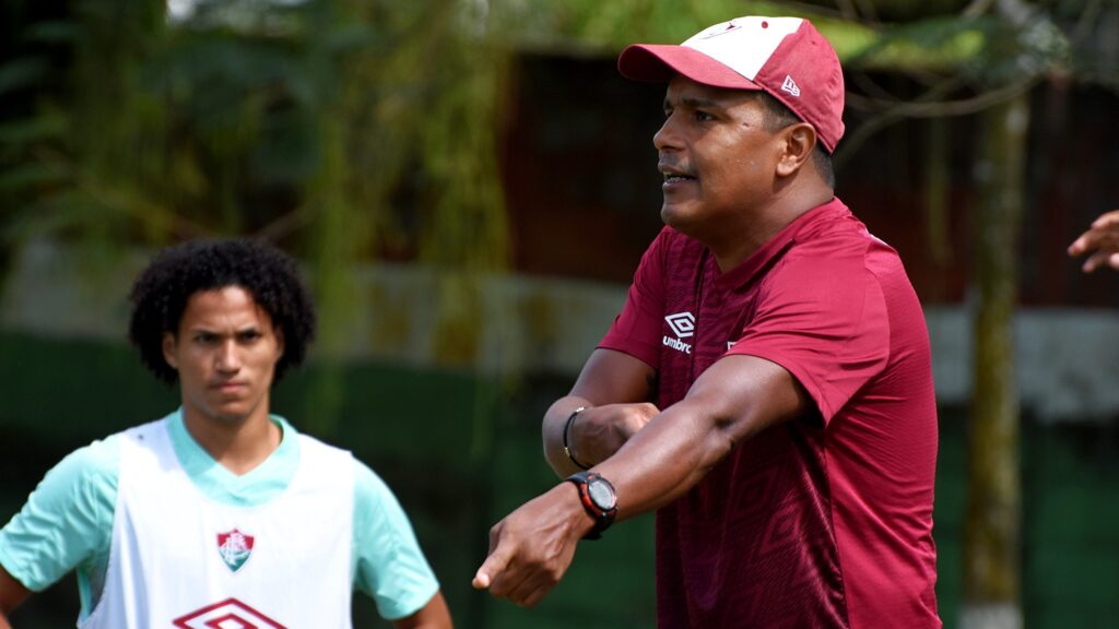 Ex-Zagueiro de Grandes Clubes se Torna Técnico na Segunda Divisão Mineira