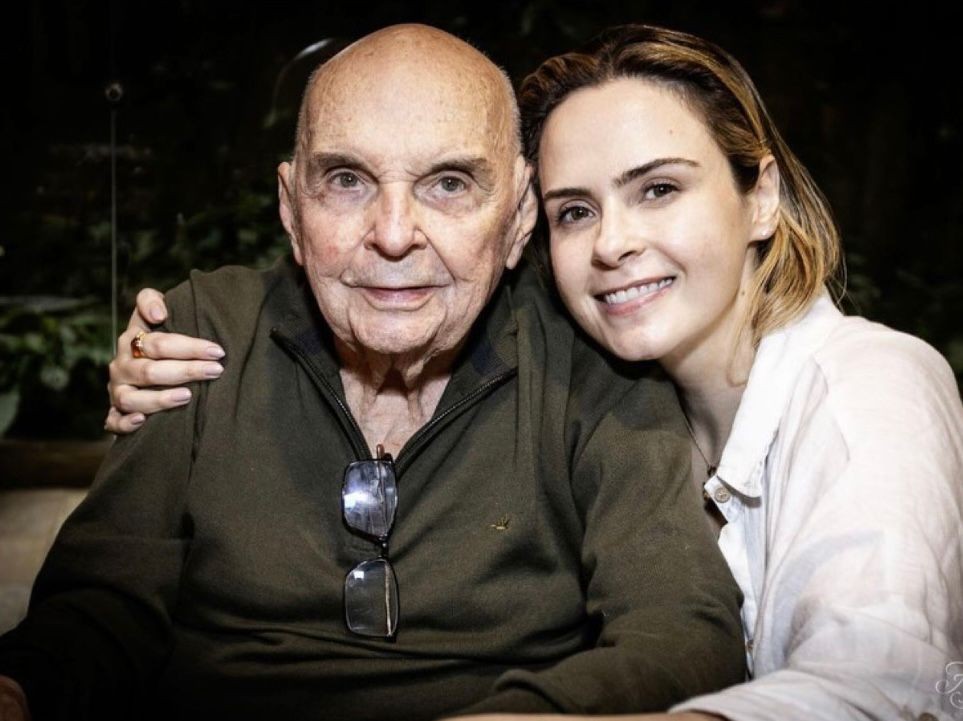 Gerardo Renault: A Trajetória do Pai de Ana Paula Renault no Cenário Político Gerardo Renault: A Trajetória do Pai de Ana Paula Renault no Cenário Político