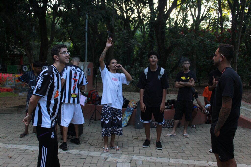 Hip Hop Transforma Vidas em Divinópolis: A Arte como Meio de Sustento Hip Hop Transforma Vidas em Divinópolis: A Arte como Meio de Sustento