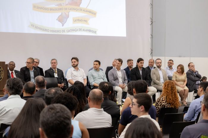 Inovação e Tradição: UFLA Recebe Simpósio e Seminário sobre Cachaça de Alambique Inovação e Tradição: UFLA Recebe Simpósio e Seminário sobre Cachaça de Alambique