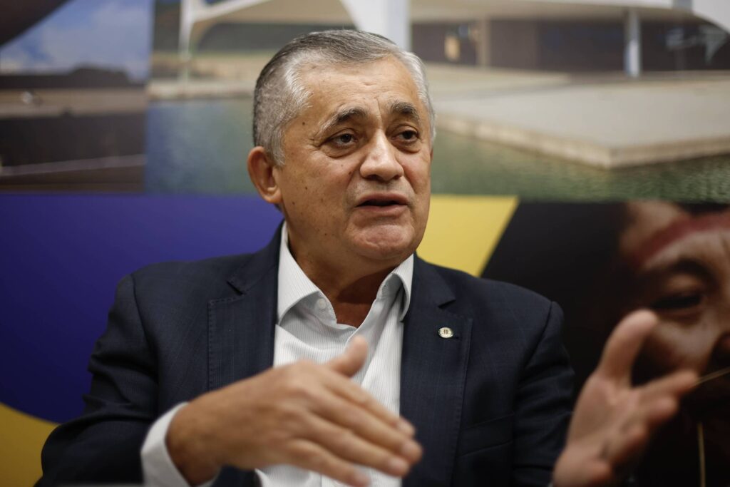 Lula Nomeia José Guimarães como Novo Ministro de Relações Institucionais Lula Nomeia José Guimarães como Novo Ministro de Relações Institucionais