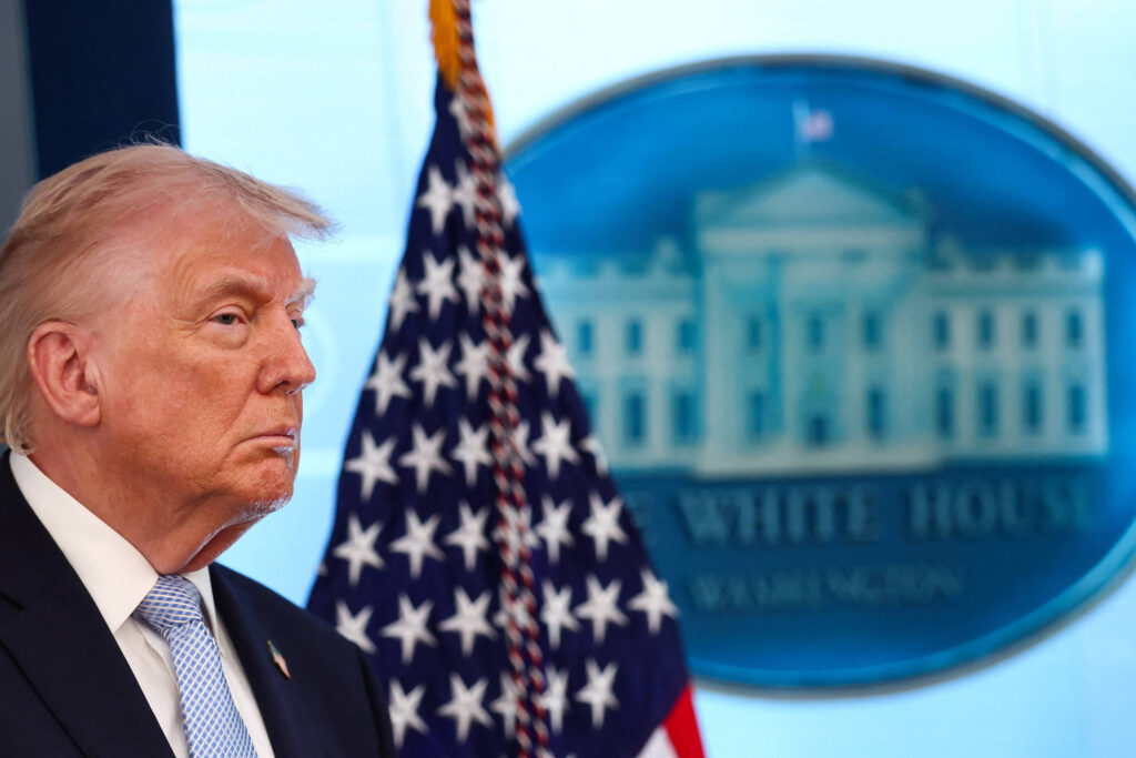 Petróleo rompe a barreira de US$ 110 em meio a ultimato de Trump sobre o Irã Petróleo rompe a barreira de US$ 110 em meio a ultimato de Trump sobre o Irã