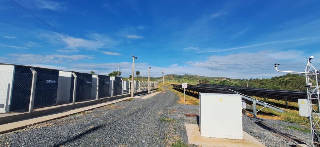 Queda nos preços das baterias impulsiona domínio de sistemas elétricos ao redor do mundo Queda nos preços das baterias impulsiona domínio de sistemas elétricos ao redor do mundo