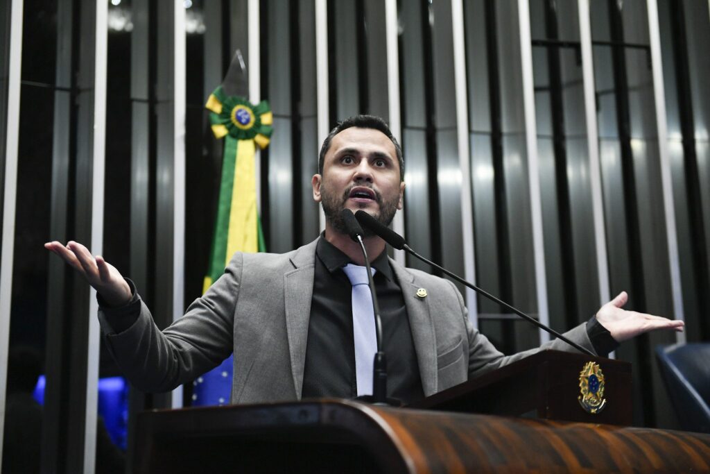 Quem é Cleitinho: O Líder das Pesquisas em MG e Suas Conexões Políticas Quem é Cleitinho: O Líder das Pesquisas em MG e Suas Conexões Políticas