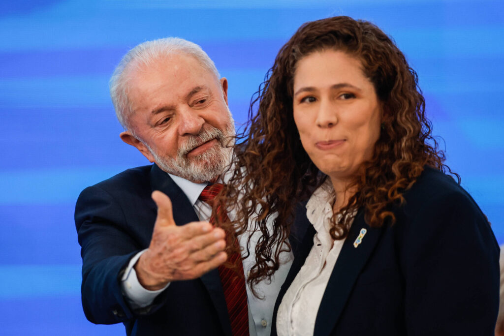 Reestruturação de Carreiras no Governo: Avanços e Desafios na Administração Pública