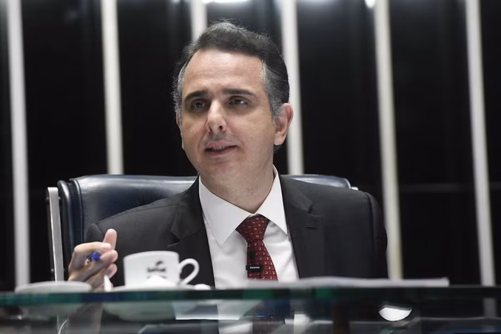 Rodrigo Pacheco Troca o PSD pelo PSB em Movimento Estratégico Rodrigo Pacheco Troca o PSD pelo PSB em Movimento Estratégico