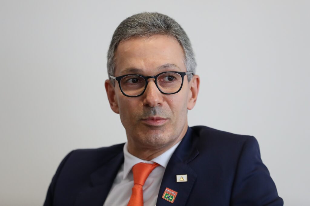 Romeu Zema se Movimenta em Santa Catarina: Estratégia para Vice de Flávio Bolsonaro Romeu Zema se Movimenta em Santa Catarina: Estratégia para Vice de Flávio Bolsonaro