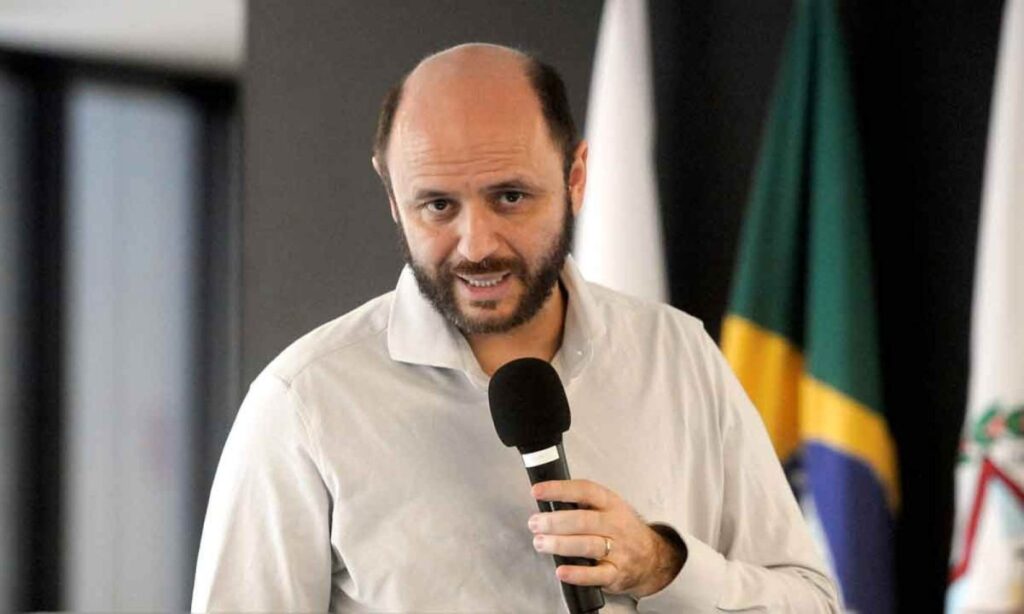 Secretário da Educação de MG Avalia Desafios e Metas para o Ensino no Estado Secretário da Educação de MG Avalia Desafios e Metas para o Ensino no Estado