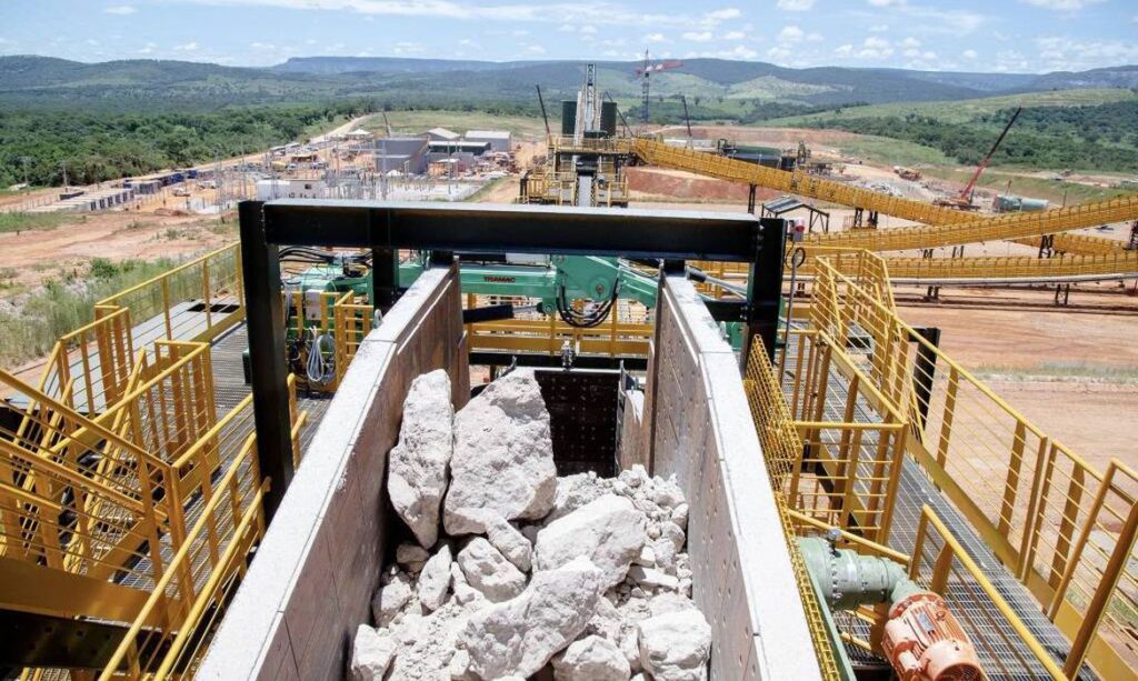 Terras Raras e Minerais Críticos: Entenda as Diferenças e seu Impacto Global