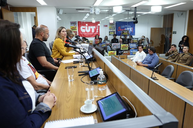 Transformação de Escolas Estaduais em Colégio Tiradentes: Preocupações Emergentes Transformação de Escolas Estaduais em Colégio Tiradentes: Preocupações Emergentes