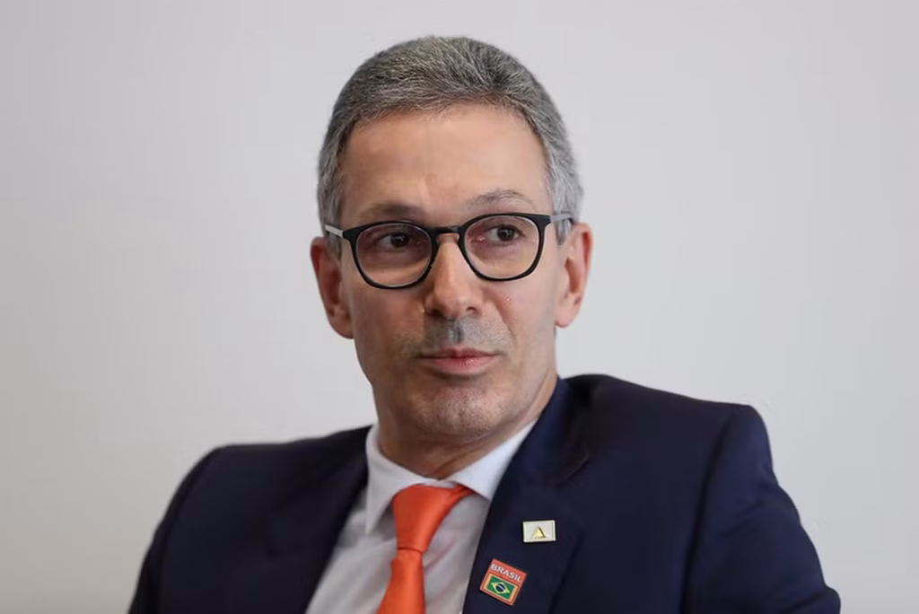 Zema Ganha Apoio de Flávio após Inclusão em Inquérito de Fake News