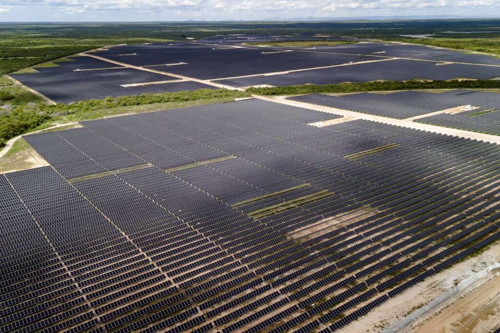 Atlas Defende Exigência de Baterias em Novos Parques Solares para Evitar Cortes de Energia Atlas Defende Exigência de Baterias em Novos Parques Solares para Evitar Cortes de Energia