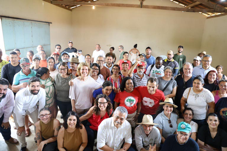 Crescimento Sustentável: Economia Agroecológica em Assentamentos do Rio Doce Crescimento Sustentável: Economia Agroecológica em Assentamentos do Rio Doce