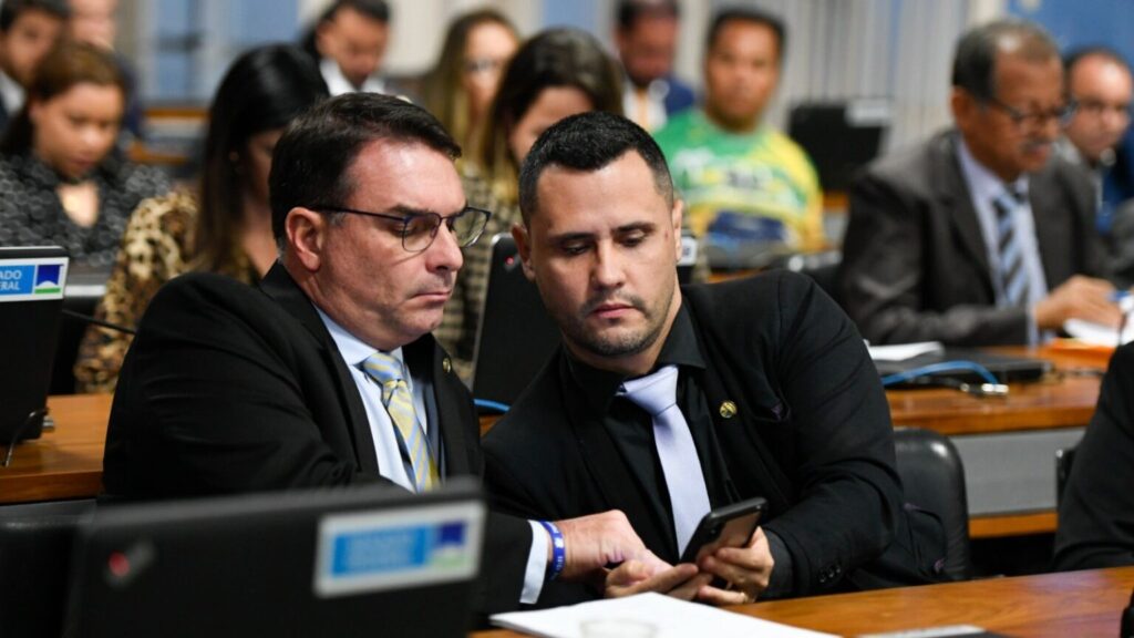 Flávio Bolsonaro Desconsidera Aliança com Zema e Foca em Republicanos para 2026