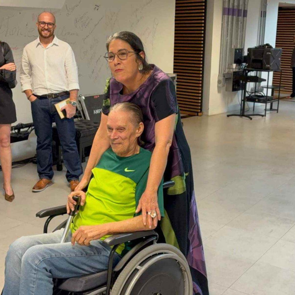 Mônica Salmaso se emociona ao encontrar o Bebeto, ícone da música brasileira Mônica Salmaso se emociona ao encontrar o Bebeto, ícone da música brasileira