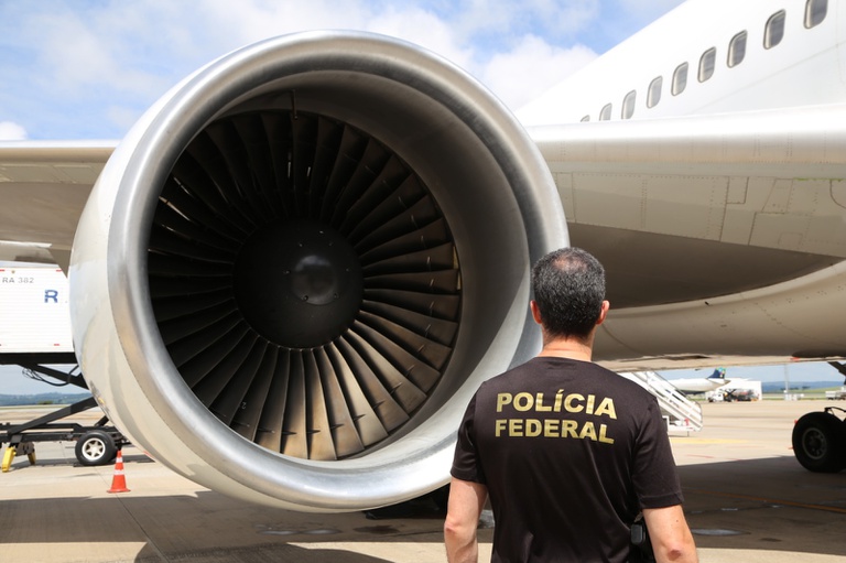 Polícia Federal Captura Foragidos Internacionais em Minas Gerais Após Deportação dos EUA Polícia Federal Captura Foragidos Internacionais em Minas Gerais Após Deportação dos EUA