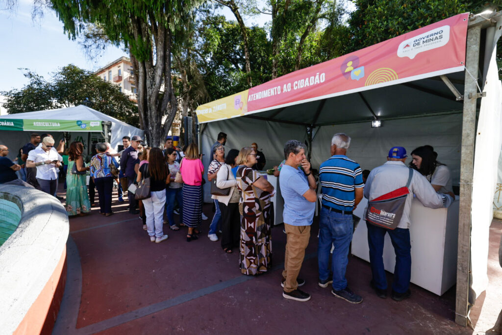 Praça de Serviços do Governo Presente: 7,8 mil atendimentos em Barbacena Praça de Serviços do Governo Presente: 7,8 mil atendimentos em Barbacena