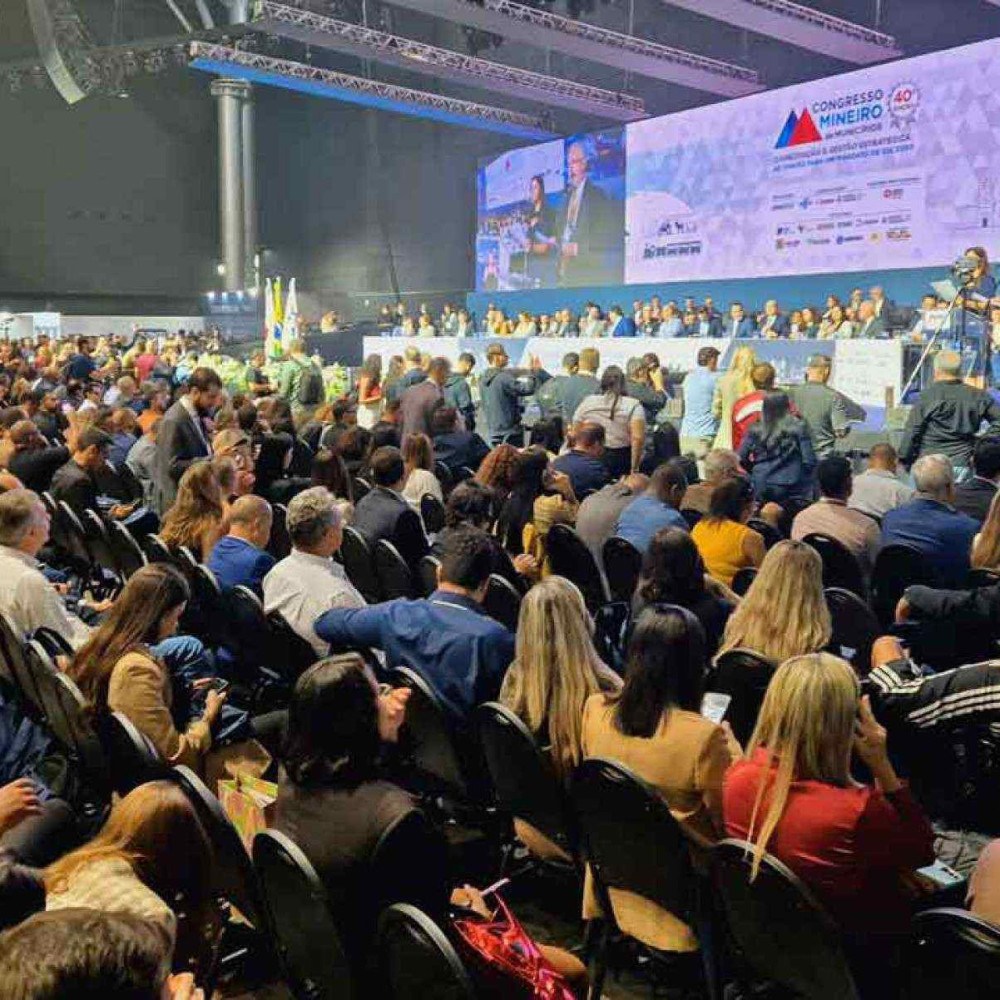 Pré-Candidatos ao Governo de Minas se Reúnem com Prefeitos em Congresso Municipalista Pré-Candidatos ao Governo de Minas se Reúnem com Prefeitos em Congresso Municipalista