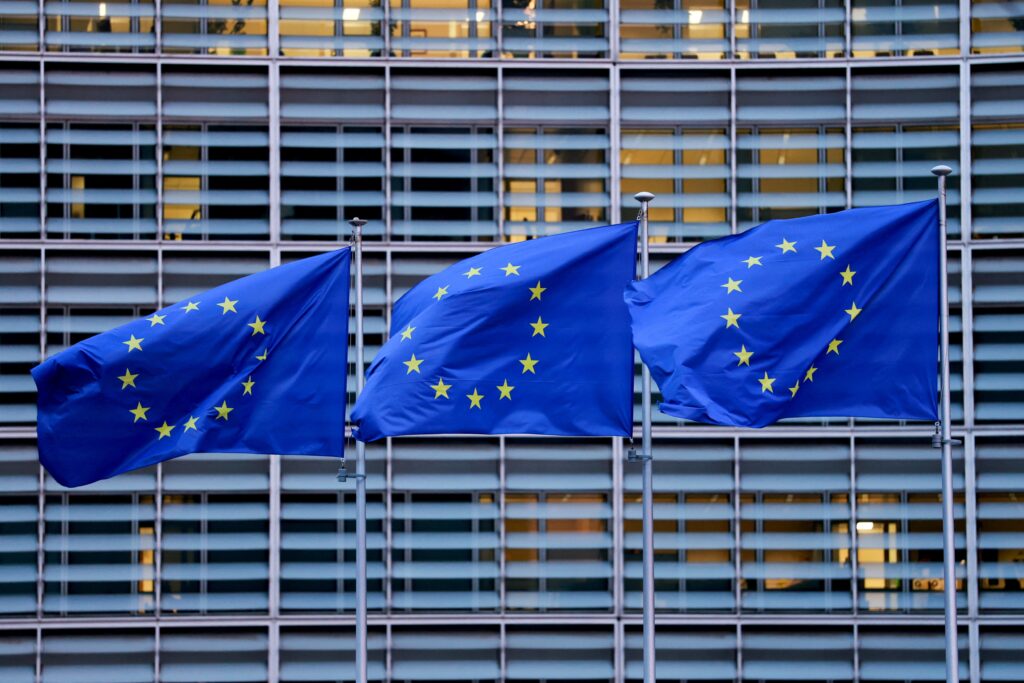 União Europeia Pretende Eliminar Tecnologia Chinesa e Custos Podem Ultrapassar US$ 400 Bilhões União Europeia Pretende Eliminar Tecnologia Chinesa e Custos Podem Ultrapassar US$ 400 Bilhões