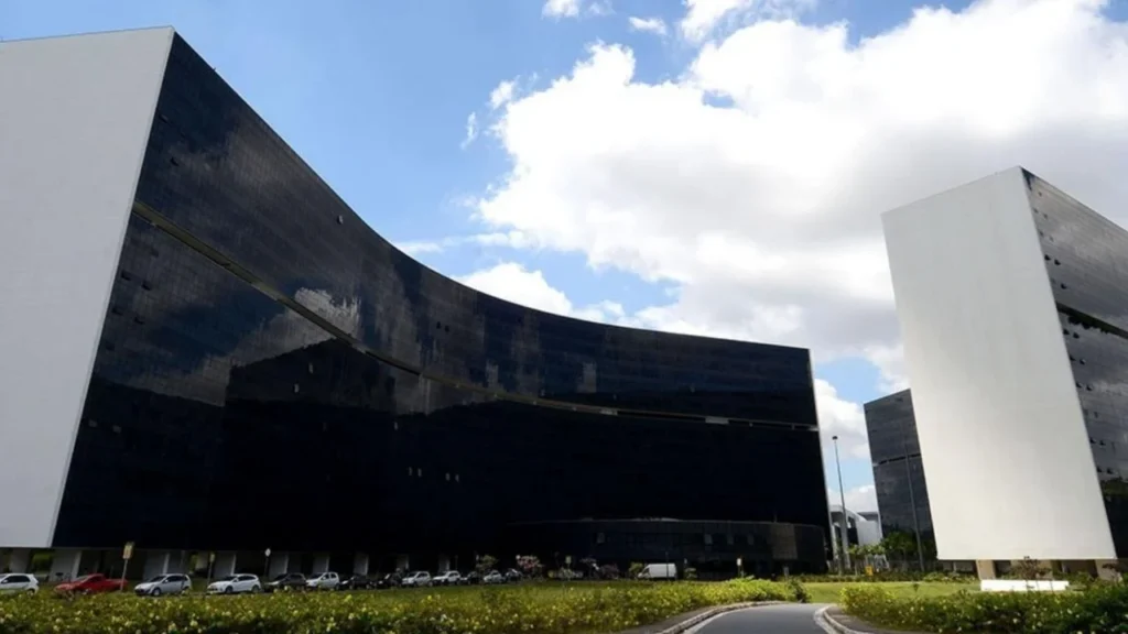 Arrecadação em Minas Gerais cresce 4% até julho, superando R$ 70 bilhões Arrecadação em Minas Gerais cresce 4% até julho, superando R$ 70 bilhões