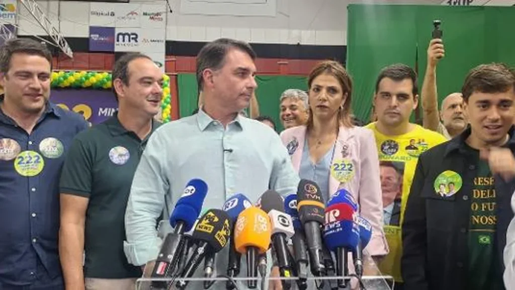 Flávio Bolsonaro intensifica campanha em Minas Gerais com foco na segurança e apoio ao PL