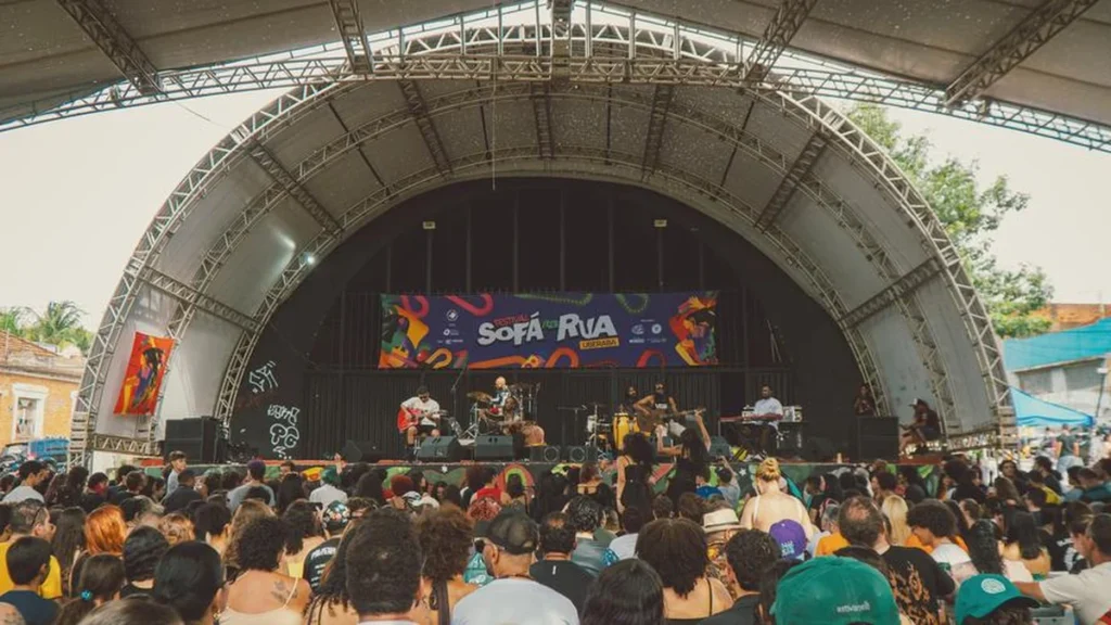 Festival Sofá na Rua reúne 5 mil pessoas em Uberaba e destaca diversidade cultural Festival Sofá na Rua reúne 5 mil pessoas em Uberaba e destaca diversidade cultural