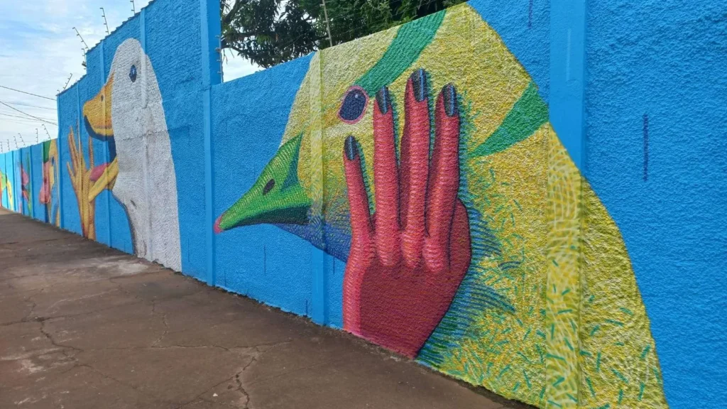 Sede da Copasa em Patos de Minas se transforma em galeria a céu aberto com arte e consciência ambien