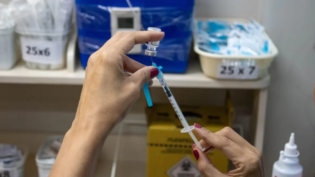Vacinação Contra Febre Amarela: Proteja-se com a Medida Mais Eficaz Vacinação Contra Febre Amarela: Proteja-se com a Medida Mais Eficaz