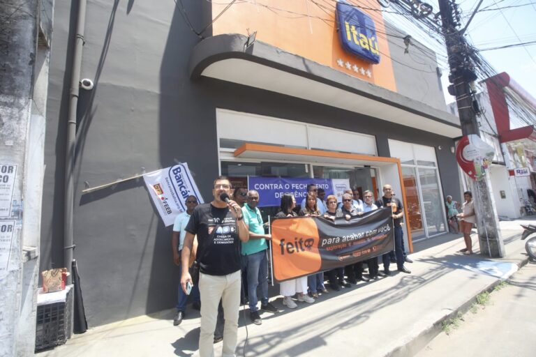 Protestos em Cruz das Almas contra fechamento de agência do Itaú na Bahia Imagem do artigo