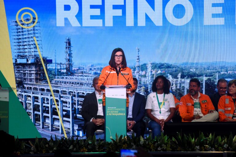 Petrobras Anuncia Investimentos na Bahia e Ações Reagem em Queda Imagem do artigo