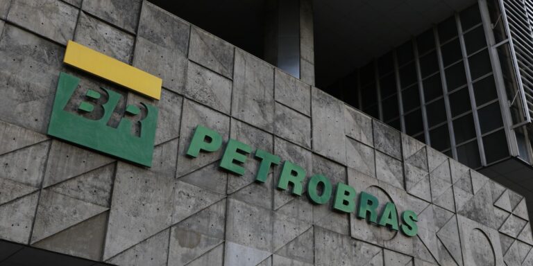 Petrobras Destina R$ 2,6 Bilhões para Indústria Naval na Bahia: Uma Nova Era de Investimentos Imagem do artigo