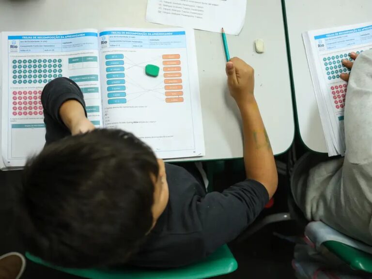 Como a Esquerda Busca Manter o Controle Ideológico na Educação Brasileira Como a Esquerda Busca Manter o Controle Ideológico na Educação Brasileira