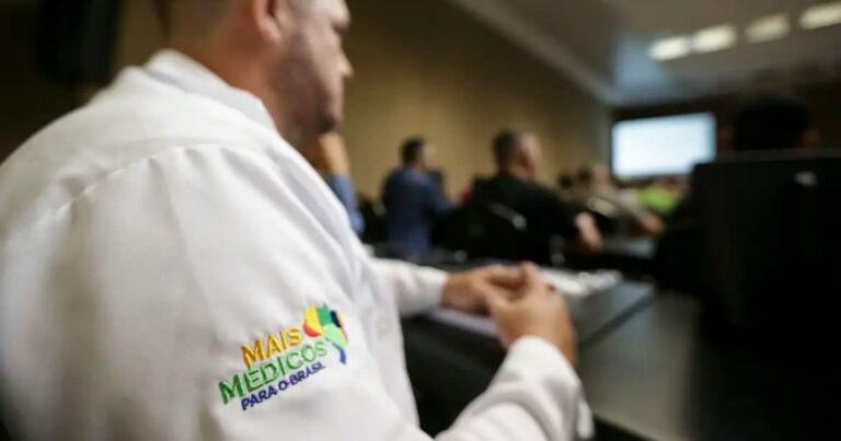 Crescimento do Mais Médicos: 99% a mais de profissionais em 4,5 mil municípios brasileiros Crescimento do Mais Médicos: 99% a mais de profissionais em 4,5 mil municípios brasileiros
