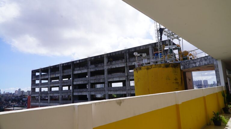 Divisão na Politécnica: Conflito em Torno do Projeto de Prédio Inacabado Divisão na Politécnica: Conflito em Torno do Projeto de Prédio Inacabado