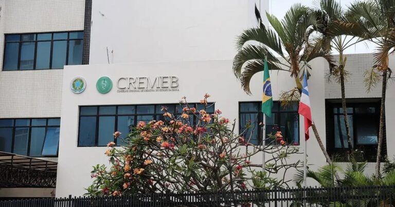 Enfermeira Condenada por Exercício Ilegal da Medicina em Salvador Enfermeira Condenada por Exercício Ilegal da Medicina em Salvador