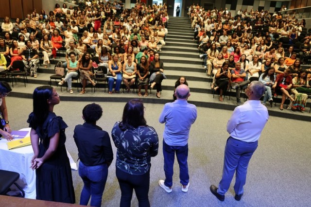 Prefeitura de Feira de Santana Certifica 311 Gestores de Educação em Cerimônia Oficial Imagem do artigo