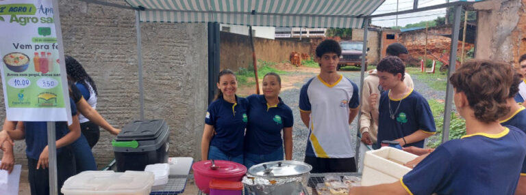 Feira Integrada de Agronegócio e Tecnologia Revoluciona Ensino em Varzelândia Feira Integrada de Agronegócio e Tecnologia Revoluciona Ensino em Varzelândia
