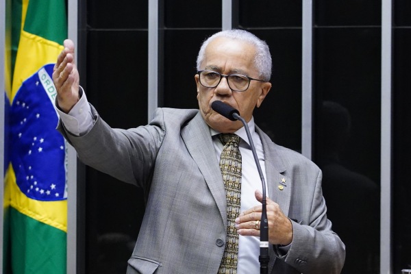 Justiça Interrompe Votação na ALBA Sobre Josias Gomes no TCE Justiça Interrompe Votação na ALBA Sobre Josias Gomes no TCE