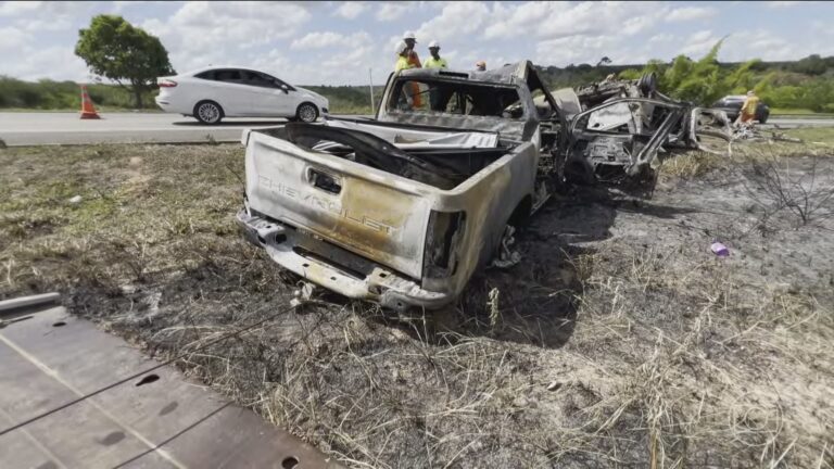 Tragédia na Bahia: Acidente entre carros na divisa com Espírito Santo resulta em 11 mortos Tragédia na Bahia: Acidente entre carros na divisa com Espírito Santo resulta em 11 mortos