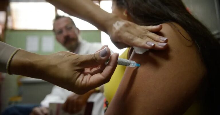 Vacinação contra HPV é prorrogada até 2026 para jovens no Brasil Vacinação contra HPV é prorrogada até 2026 para jovens no Brasil