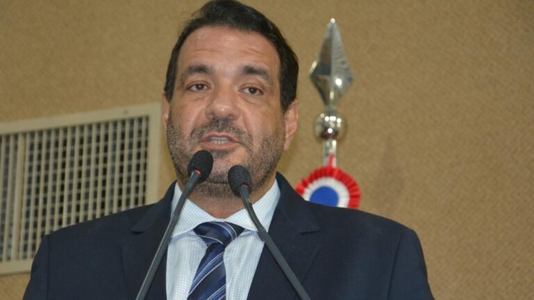Alan Sanches Critica Atraso de Salários na Saúde da Bahia Alan Sanches Critica Atraso de Salários na Saúde da Bahia