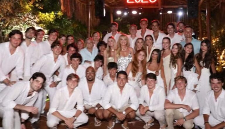 Angélica Celebra Viagem na Bahia: ‘Cercada de Amor e Alegria’ Angélica Celebra Viagem na Bahia: 'Cercada de Amor e Alegria'