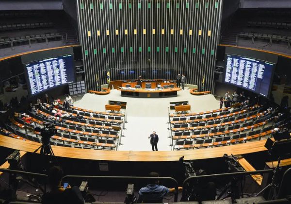 Câmara Debate Novo Direito: Folga no Aniversário para Trabalhadores Câmara Debate Novo Direito: Folga no Aniversário para Trabalhadores