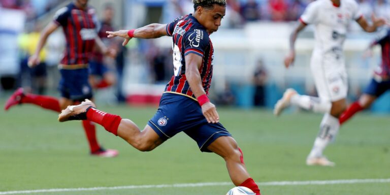 Clássico Ba-Vi: Vitória e Bahia se Enfrentam na TV Brasil Neste Domingo Clássico Ba-Vi: Vitória e Bahia se Enfrentam na TV Brasil Neste Domingo