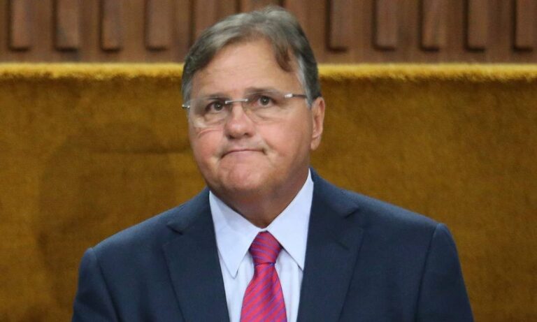 Ex-ministro Geddel Vieira Registra Queixa Após Agressão em Festa de Réveillon na Bahia Ex-ministro Geddel Vieira Registra Queixa Após Agressão em Festa de Réveillon na Bahia