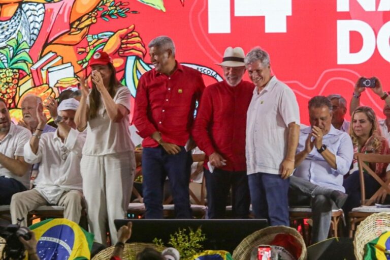 Governo do Brasil Lança Pacote de R$ 2,7 Bilhões para Reforma Agrária Governo do Brasil Lança Pacote de R$ 2,7 Bilhões para Reforma Agrária